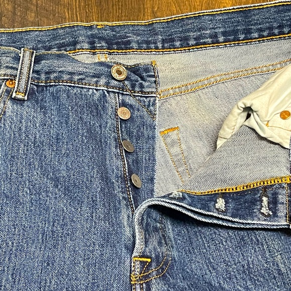 Men’s Levi’s Button Fly 501 Jeans Traditional Blue Denim Attached Tag W35 L30 - Picture 6 of 10